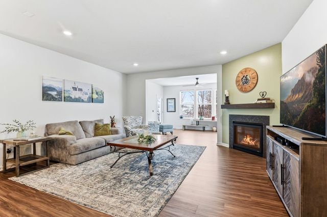 4648 Benjamin Place, Woodbury, MN 55129