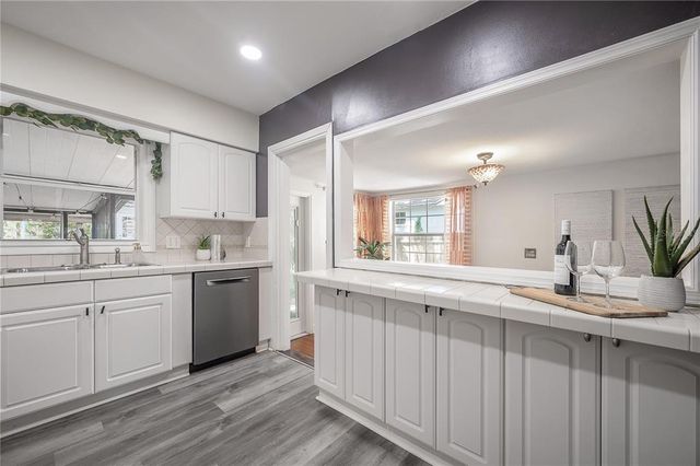 1211 E PARK CIRCLE, Tampa, FL 33604