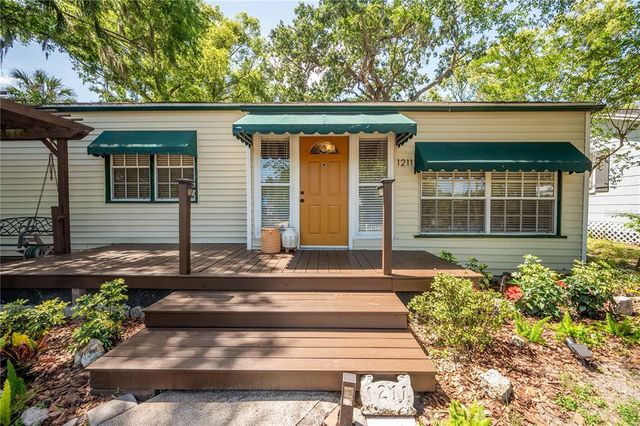 1211 E PARK CIRCLE, Tampa, FL 33604