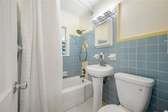 1211 E PARK CIRCLE, Tampa, FL 33604