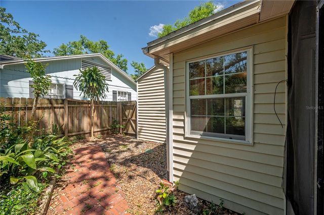 1211 E PARK CIRCLE, Tampa, FL 33604