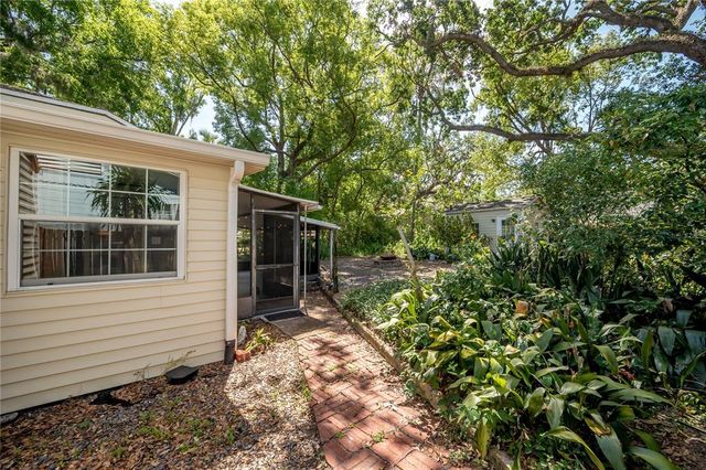 1211 E PARK CIRCLE, Tampa, FL 33604