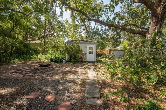 1211 E PARK CIRCLE, Tampa, FL 33604