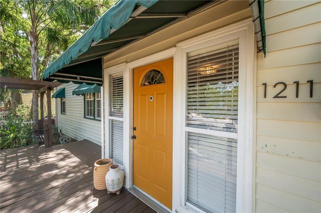 1211 E PARK CIRCLE, Tampa, FL 33604