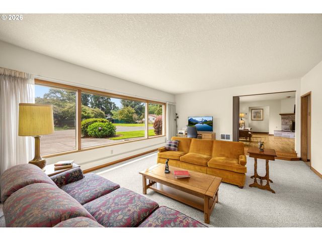3223 17TH Pl, Forest Grove, OR 97116