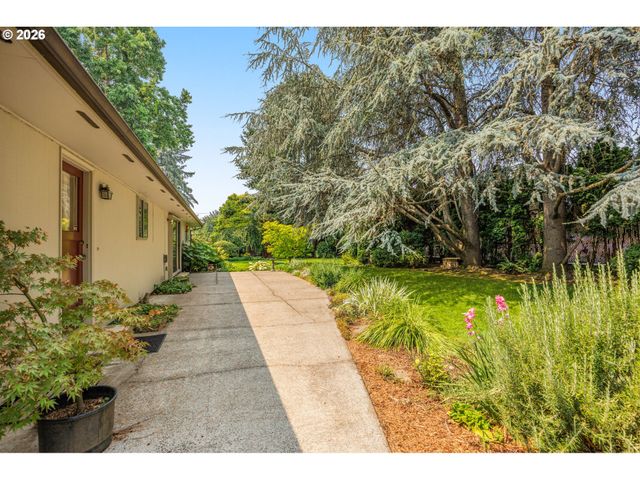 3223 17TH Pl, Forest Grove, OR 97116
