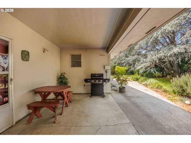 3223 17TH Pl, Forest Grove, OR 97116
