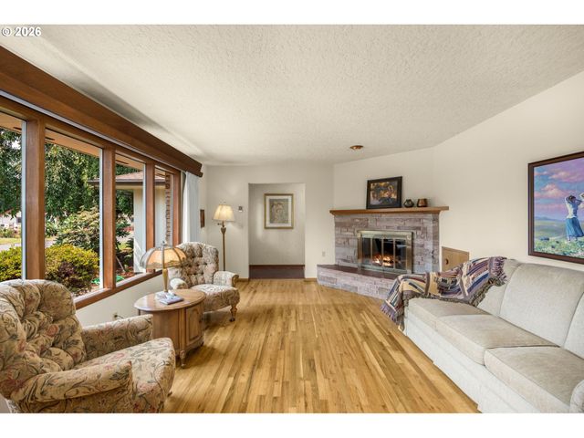 3223 17TH Pl, Forest Grove, OR 97116