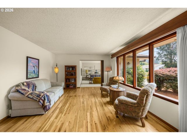 3223 17TH Pl, Forest Grove, OR 97116