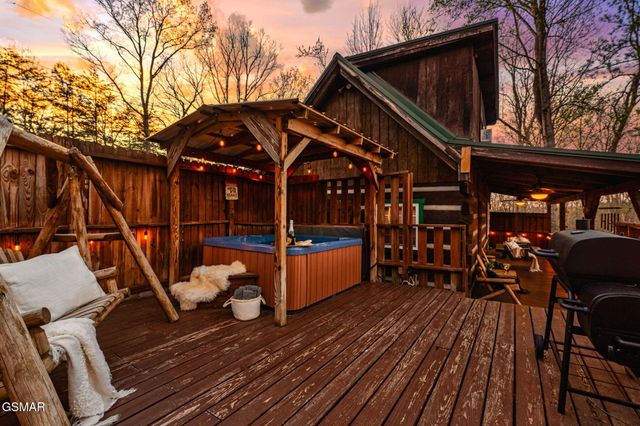 817 Ridgefield Drive, Sevierville, TN 37876