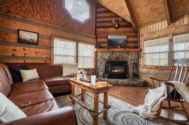 817 Ridgefield Drive, Sevierville, TN 37876