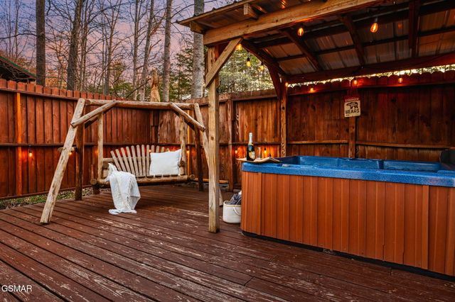 817 Ridgefield Drive, Sevierville, TN 37876