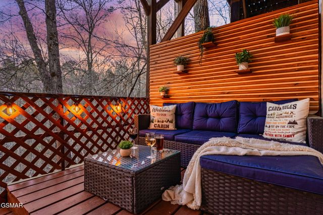 817 Ridgefield Drive, Sevierville, TN 37876