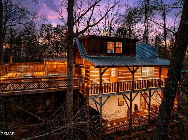 817 Ridgefield Drive, Sevierville, TN 37876