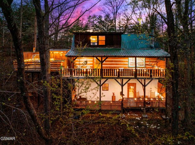 817 Ridgefield Drive, Sevierville, TN 37876