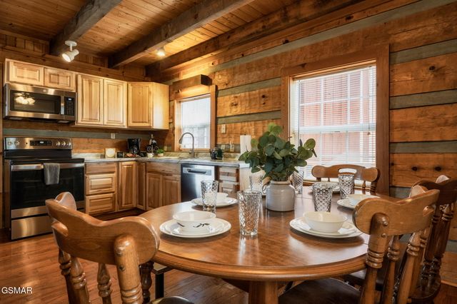 817 Ridgefield Drive, Sevierville, TN 37876
