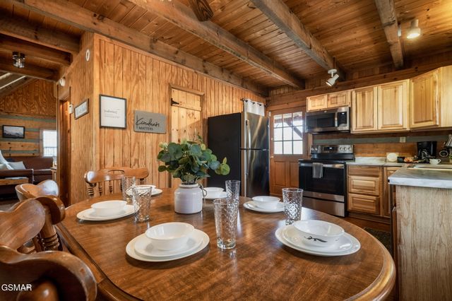 817 Ridgefield Drive, Sevierville, TN 37876