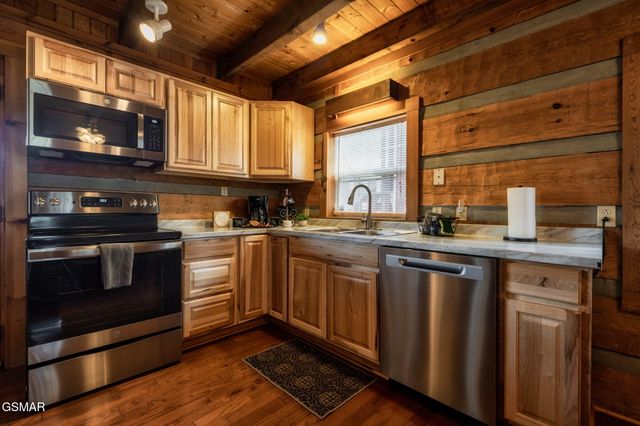 817 Ridgefield Drive, Sevierville, TN 37876