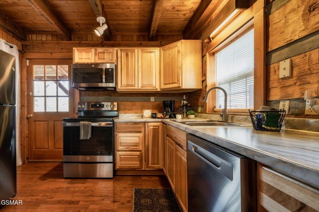 817 Ridgefield Drive, Sevierville, TN 37876