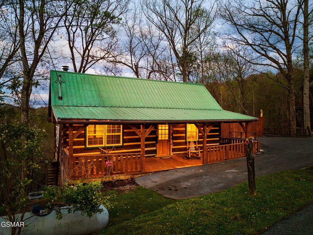 817 Ridgefield Drive, Sevierville, TN 37876