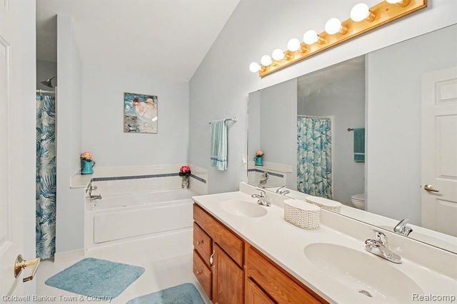 2246 Willow Tree Drive, Brighton, MI 48116