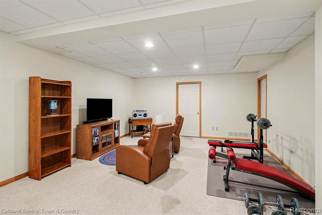 2246 Willow Tree Drive, Brighton, MI 48116