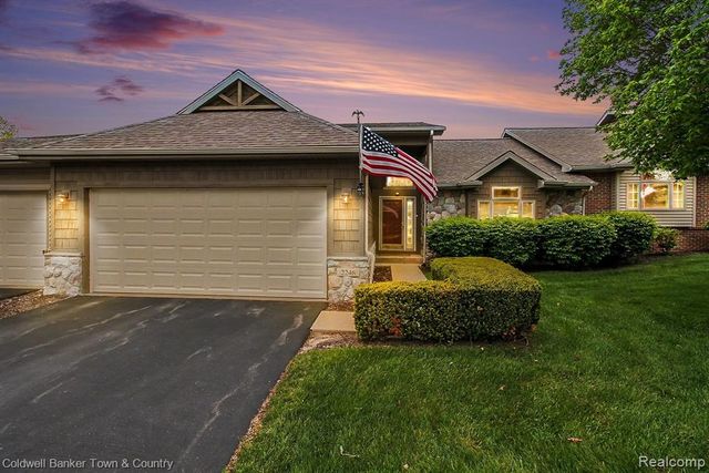 2246 Willow Tree Drive, Brighton, MI 48116
