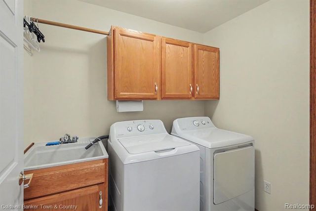 2246 Willow Tree Drive, Brighton, MI 48116