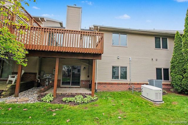 2246 Willow Tree Drive, Brighton, MI 48116