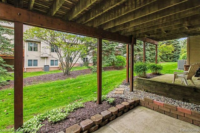 2246 Willow Tree Drive, Brighton, MI 48116