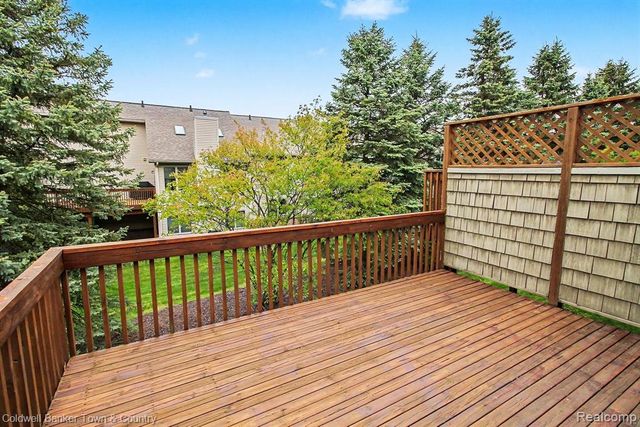 2246 Willow Tree Drive, Brighton, MI 48116