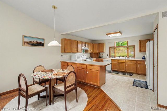 2246 Willow Tree Drive, Brighton, MI 48116