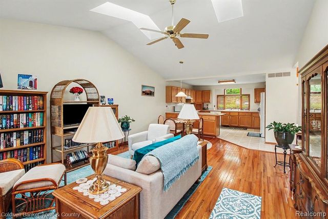2246 Willow Tree Drive, Brighton, MI 48116