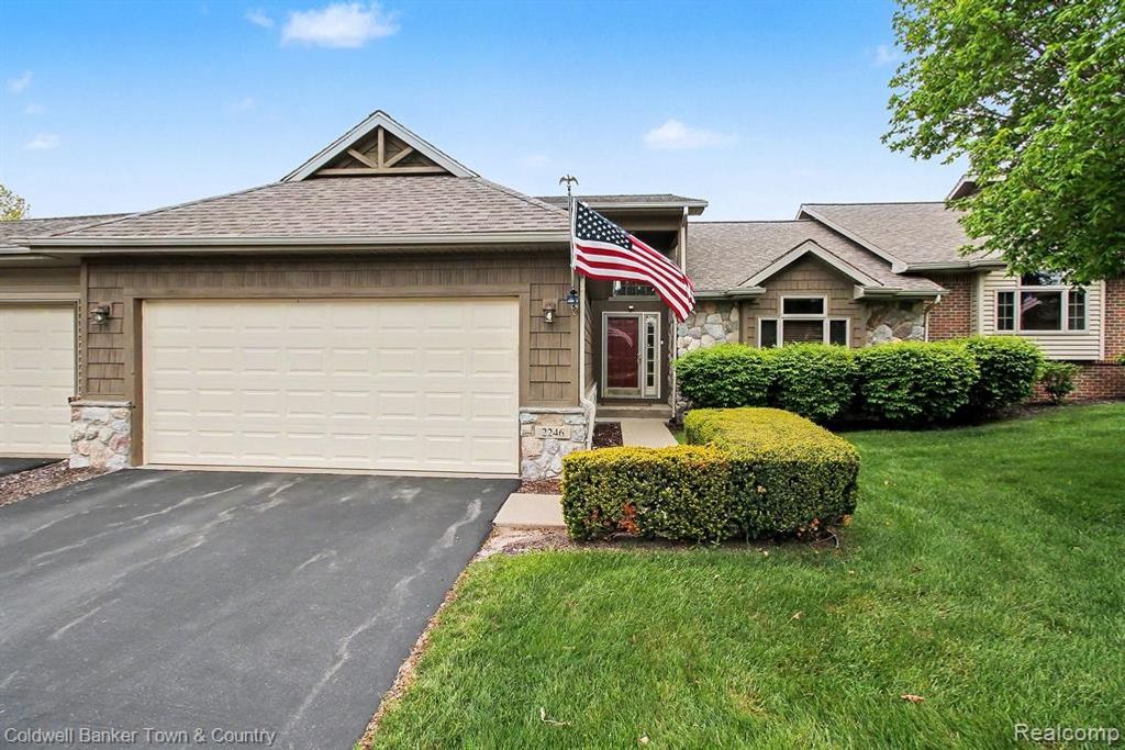 2246 Willow Tree Drive, Brighton, MI 48116