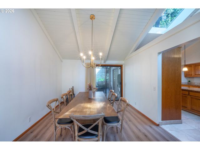 2040 DOGWOOD Dr, Eugene, OR 97405