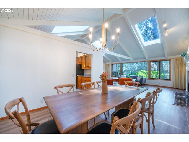 2040 DOGWOOD Dr, Eugene, OR 97405