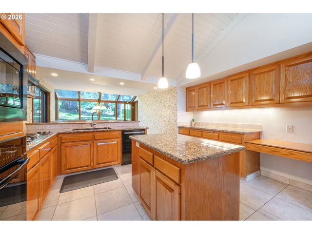 2040 DOGWOOD Dr, Eugene, OR 97405