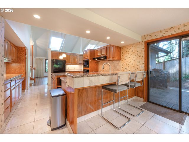 2040 DOGWOOD Dr, Eugene, OR 97405