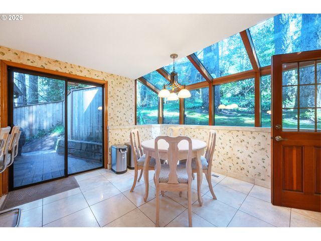 2040 DOGWOOD Dr, Eugene, OR 97405