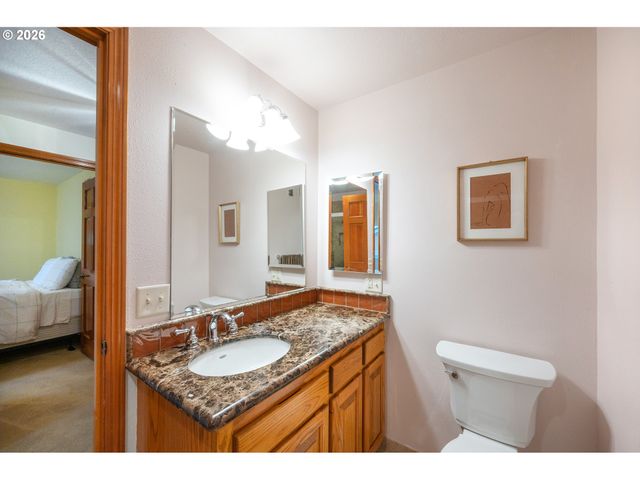 2040 DOGWOOD Dr, Eugene, OR 97405