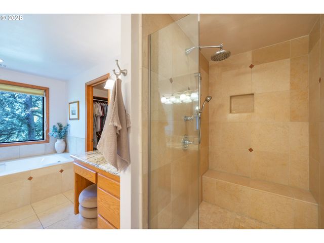 2040 DOGWOOD Dr, Eugene, OR 97405