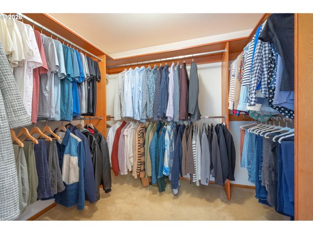 2040 DOGWOOD Dr, Eugene, OR 97405