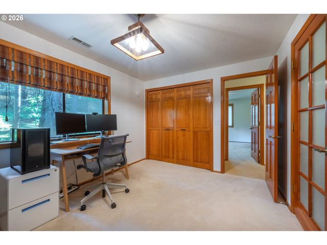 2040 DOGWOOD Dr, Eugene, OR 97405