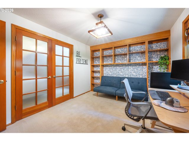 2040 DOGWOOD Dr, Eugene, OR 97405