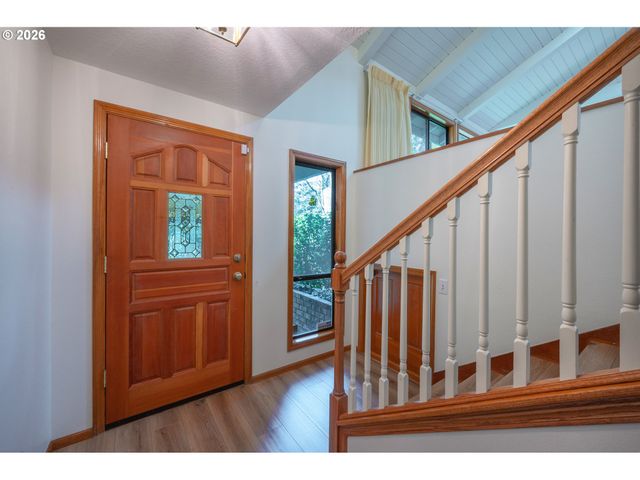 2040 DOGWOOD Dr, Eugene, OR 97405