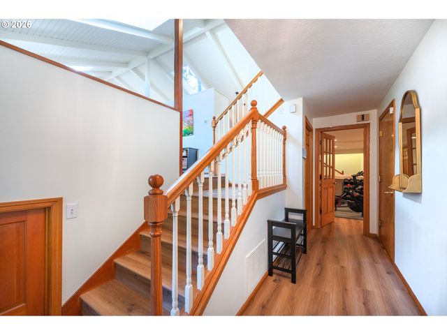 2040 DOGWOOD Dr, Eugene, OR 97405