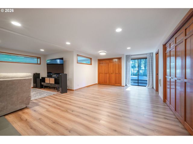 2040 DOGWOOD Dr, Eugene, OR 97405