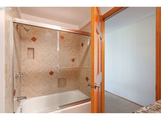 2040 DOGWOOD Dr, Eugene, OR 97405