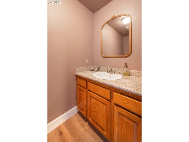 2040 DOGWOOD Dr, Eugene, OR 97405