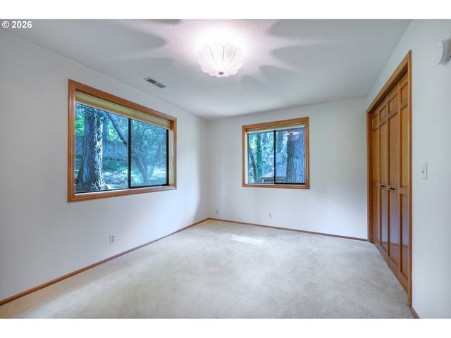 2040 DOGWOOD Dr, Eugene, OR 97405